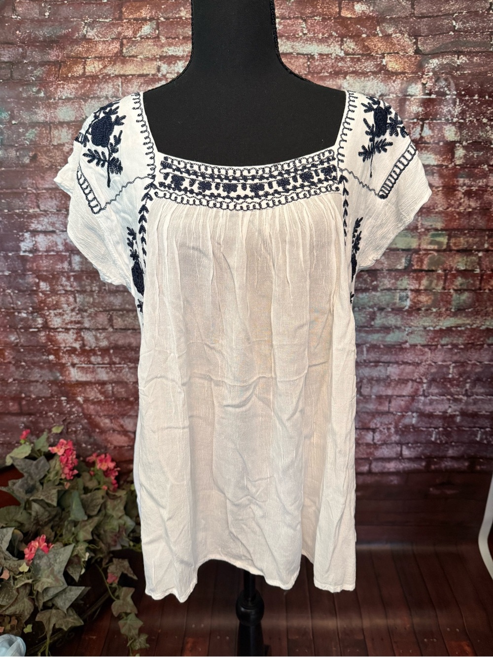 raya sun White Tunic with Navy Embroidered Yoke